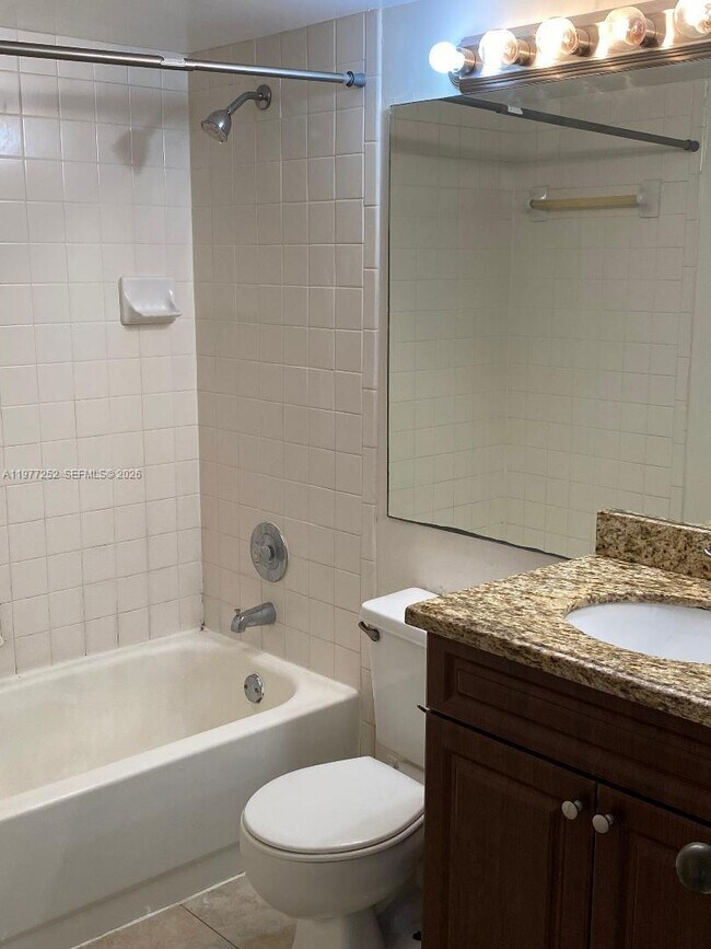 Foto del edificio - 22104 Glenmoor Dr