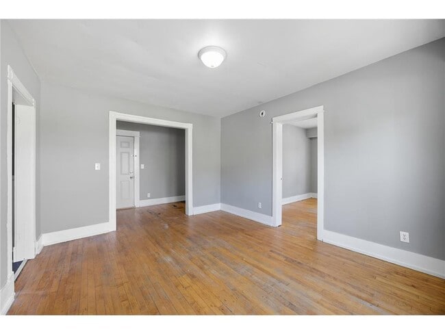 Building Photo - 568 N Farrington St