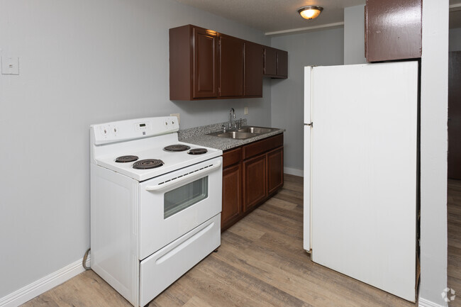 1BR, 1BA - 650SF - 7th Street Apartments