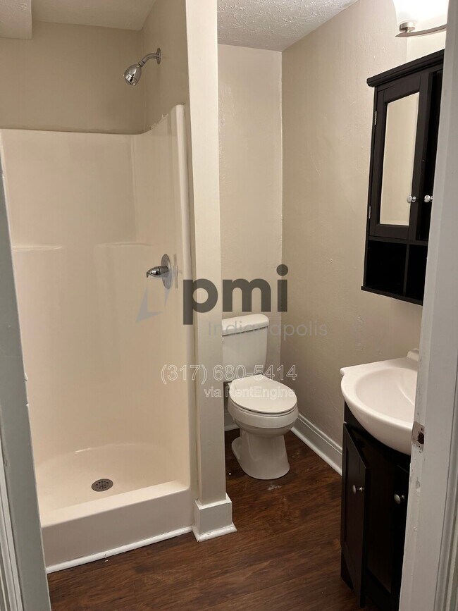 Building Photo - 1 W 28th St