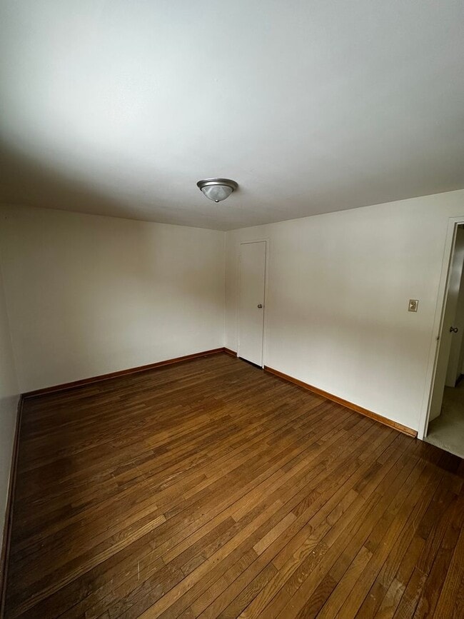 Building Photo - 298 Lumar Dr