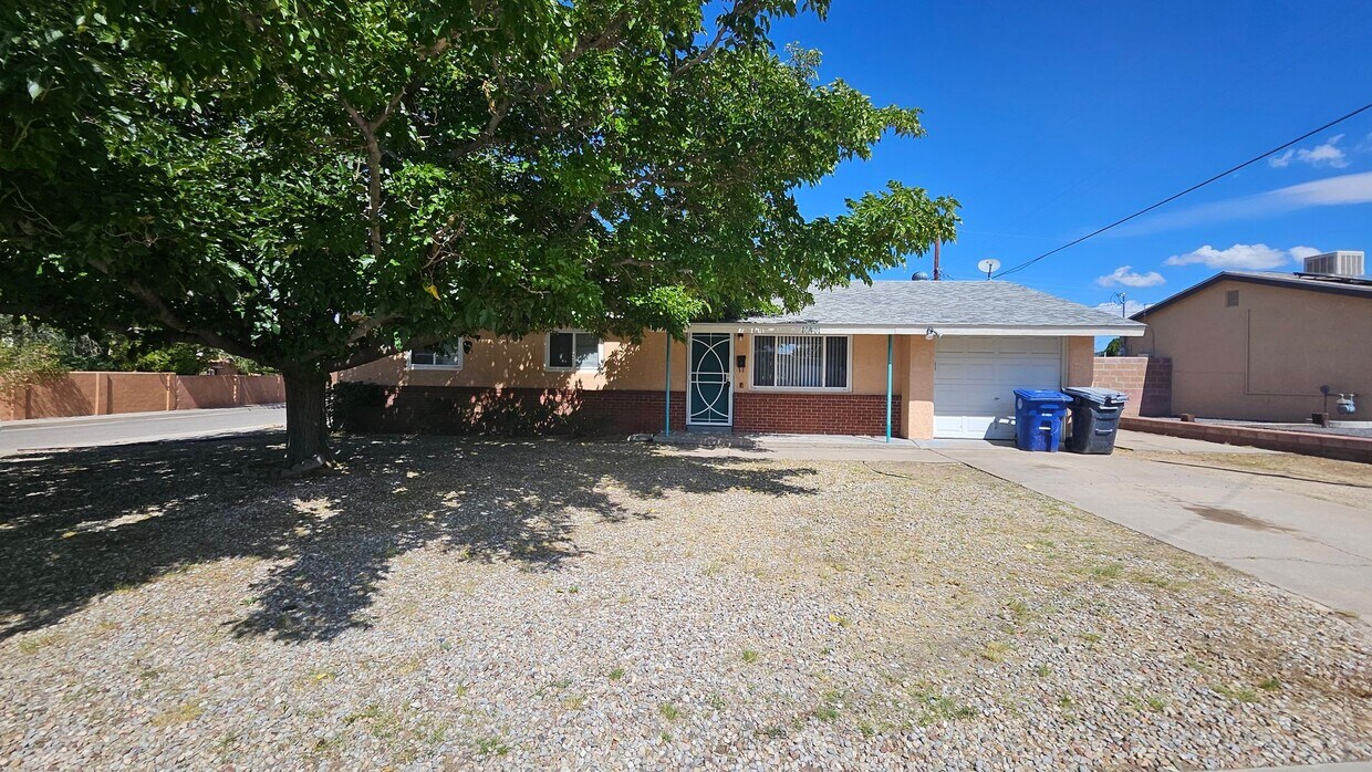 Foto principal - 3 Bed 2 Bath