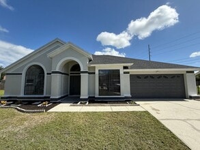 Building Photo - 2401 Rolling Broak Dr
