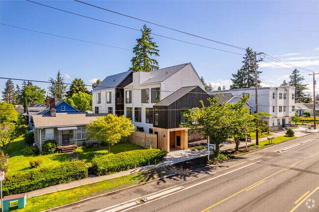 Exterior - 1825 N Rosa Parks Way