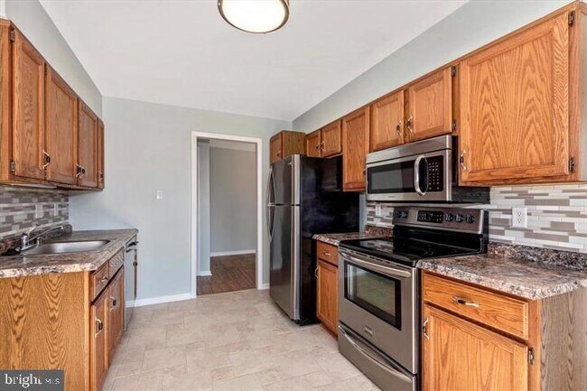 Building Photo - 500 Chapel Ct