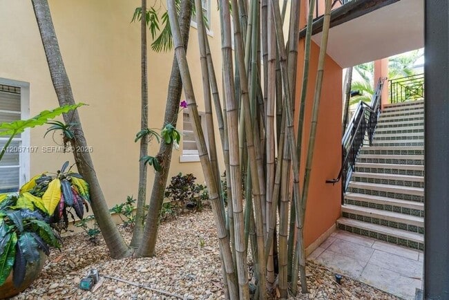Building Photo - 4812 Pine Tree Dr