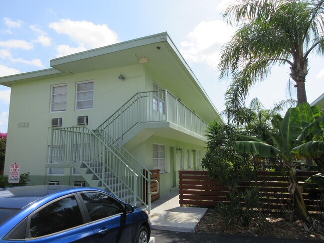 Foto del edificio - 1122 N H St