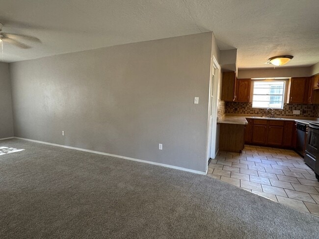Foto del edificio - 314 SW 68th- $200 OFF AT MOVE IN!