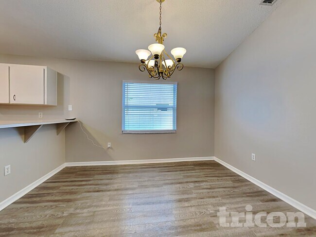 Foto del edificio - 4613 Hunts Ave