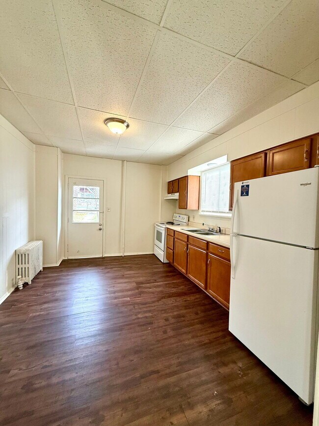 Foto del edificio - 305 S Front St