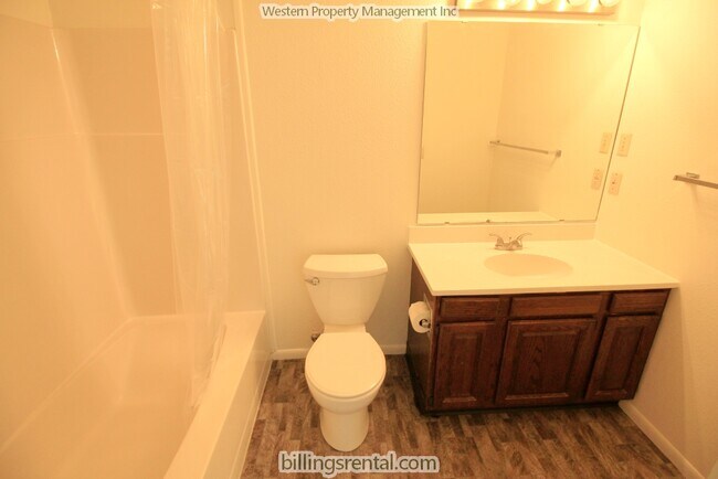 Baño - 1584 Governors Blvd