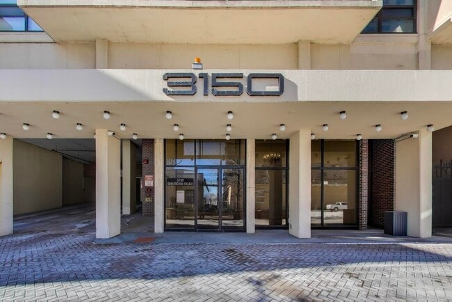 Building Photo - 3150 N Sheridan Rd
