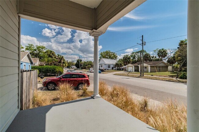 Building Photo - 2129 W Cypress St