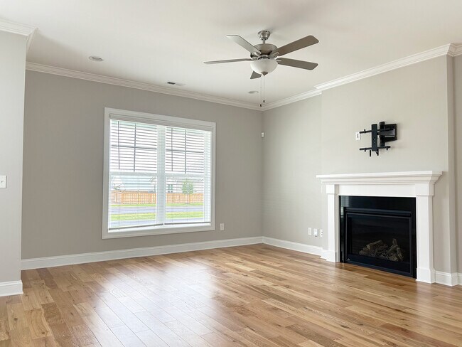 Building Photo - 807 Edgerton Dr