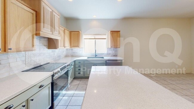 Building Photo - 38354 S Skyline Dr