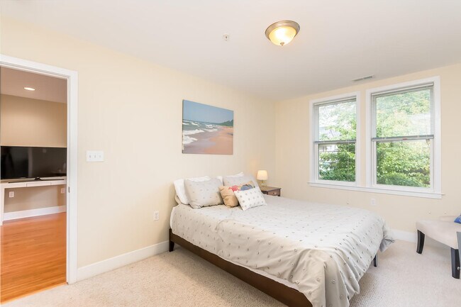 Foto del edificio - 1352 LONGFELLOW St NW