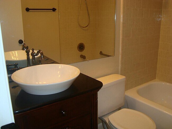 Foto del edificio - 2808 Grants Lake Blvd