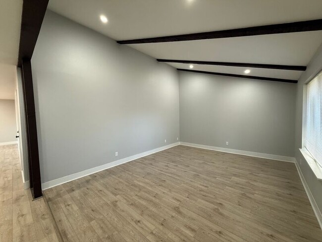 Building Photo - 1255 Valencia Ln