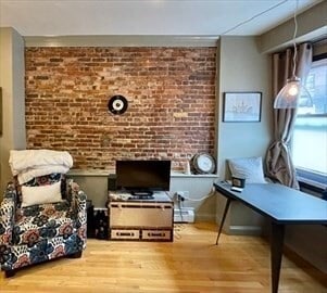 Foto principal - 158 Cottage St