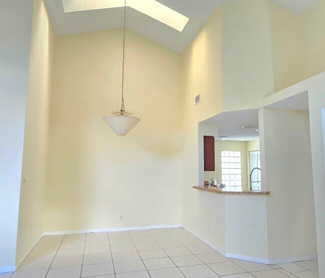 Building Photo - 8707 Forest Hills Blvd