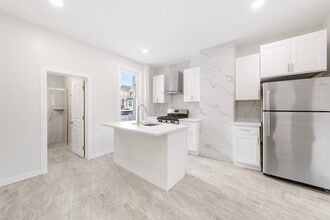 Building Photo - 600 67th St