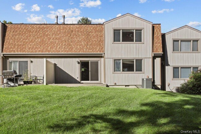 Building Photo - 5 Meadowlark Cir