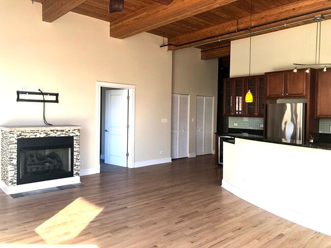 Building Photo - 1610 S Halsted St