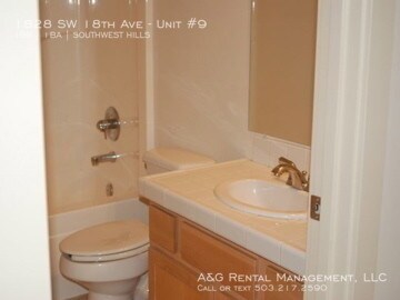 Building Photo - 1828 SW 18th Ave