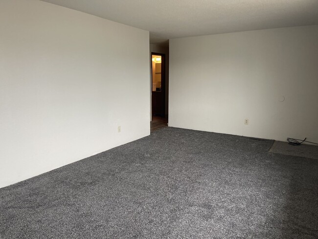 Building Photo - 510 5th St
