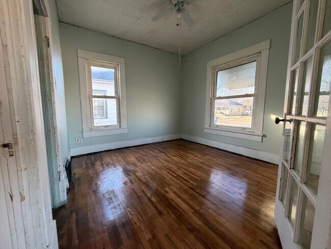 Building Photo - Charming 3 bed