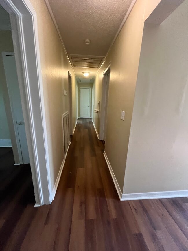 Foto del edificio - 447 Johnson Ave