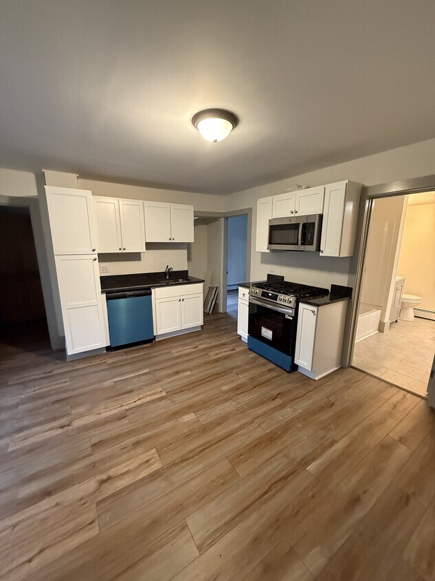 Foto principal - 18 Railroad Ave