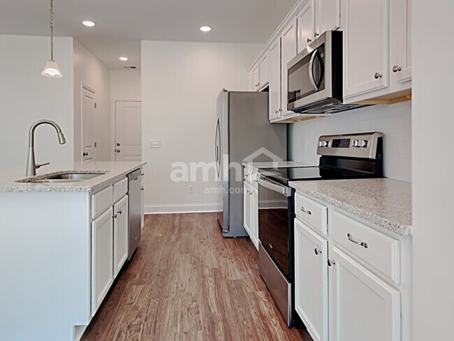 Foto del edificio - 615 W Lionel Rd