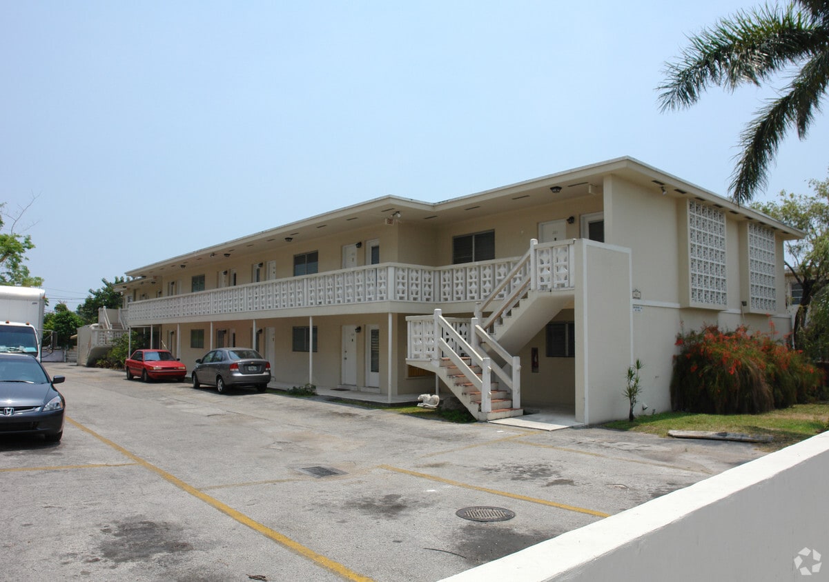 Building Photo - 461 SW 42nd Ave