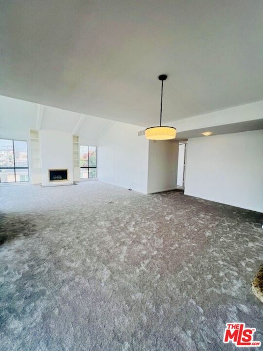 Foto del edificio - 11805 Mayfield Ave