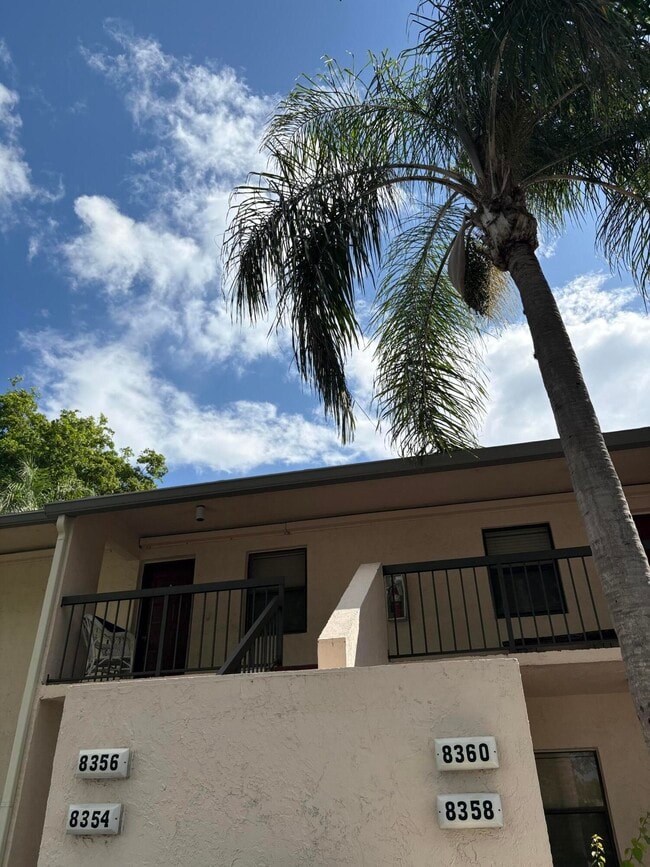Foto del edificio - 8356 Boca Glades Blvd E