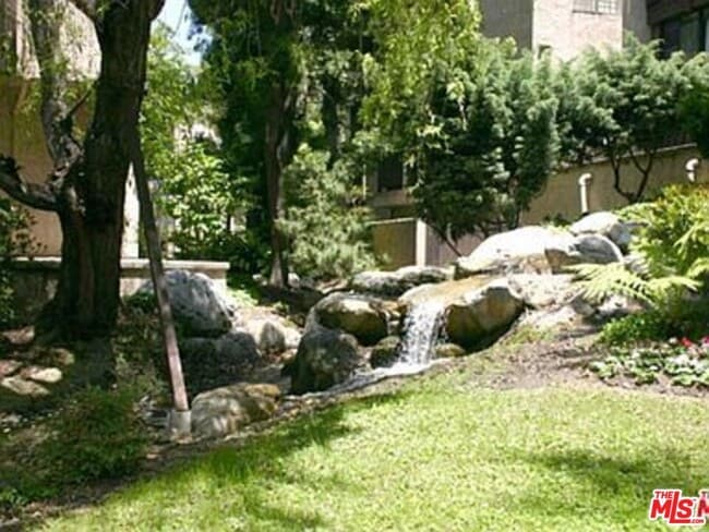 Foto del edificio - 4105 Summertime Ln