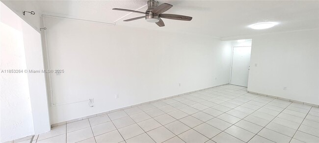 Building Photo - 9403 Fontainebleau Blvd