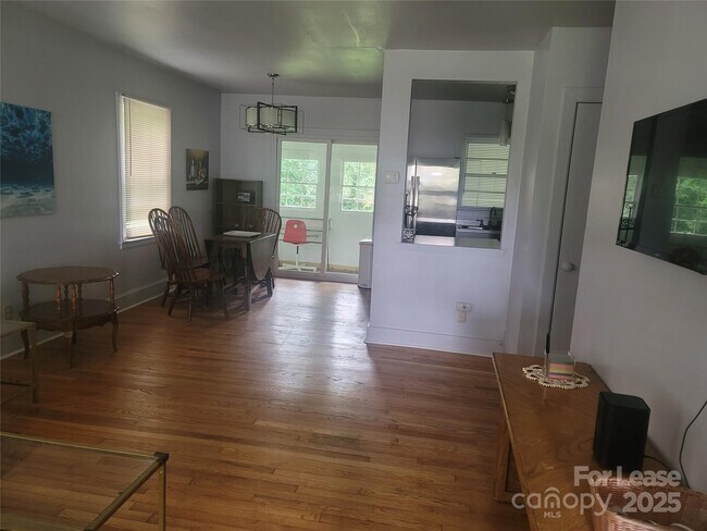 Foto del edificio - 2838 Mayfair Ave