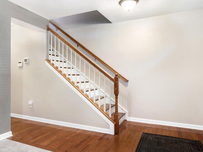 Building Photo - Third Ward Stunner-Uptown Location!