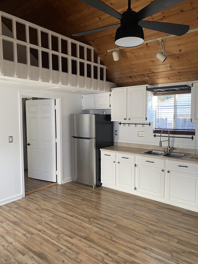 Building Photo - 48 San Clemente St