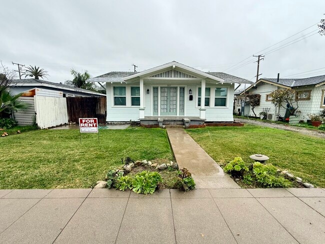 Front of House 2 - 308 E School St