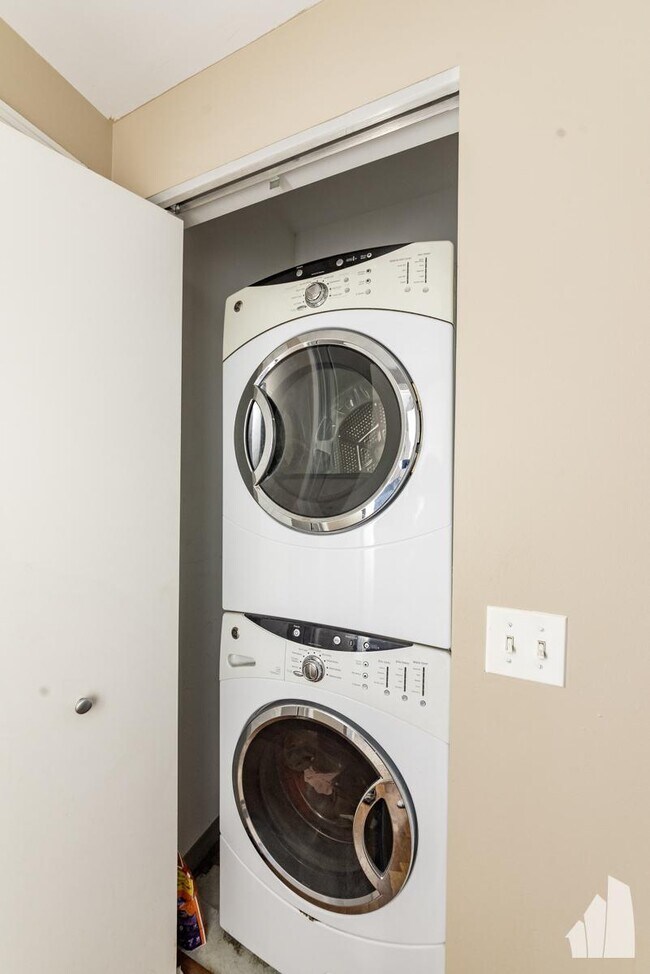Foto del edificio - 2 bedroom in Chicago IL 60661