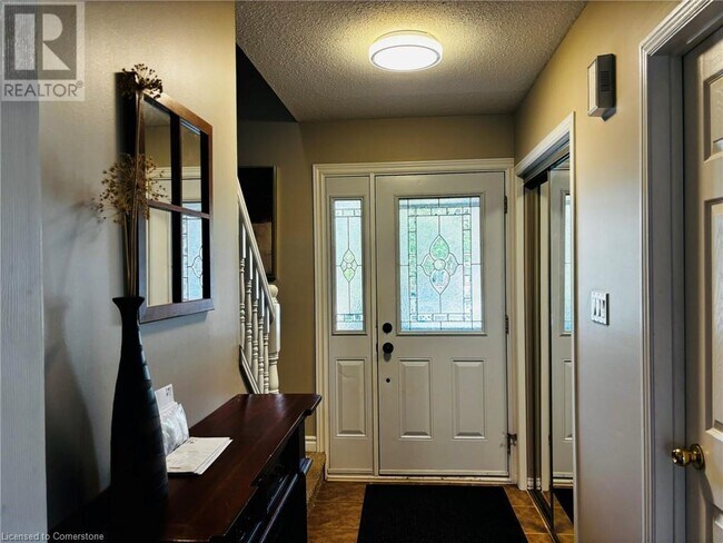 Building Photo - 119 Dinison Crescent