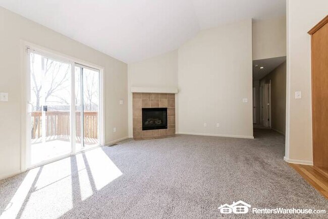 Foto del edificio - Beautiful 5 Bed 2 Bath In North KC!