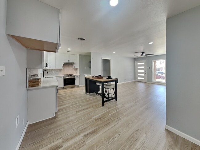 Building Photo - 2111 Melissa St