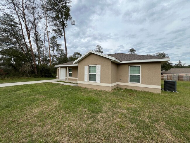 Foto del edificio - Beautiful 3 Bedroom, 2 Bathroom Home in Oc...