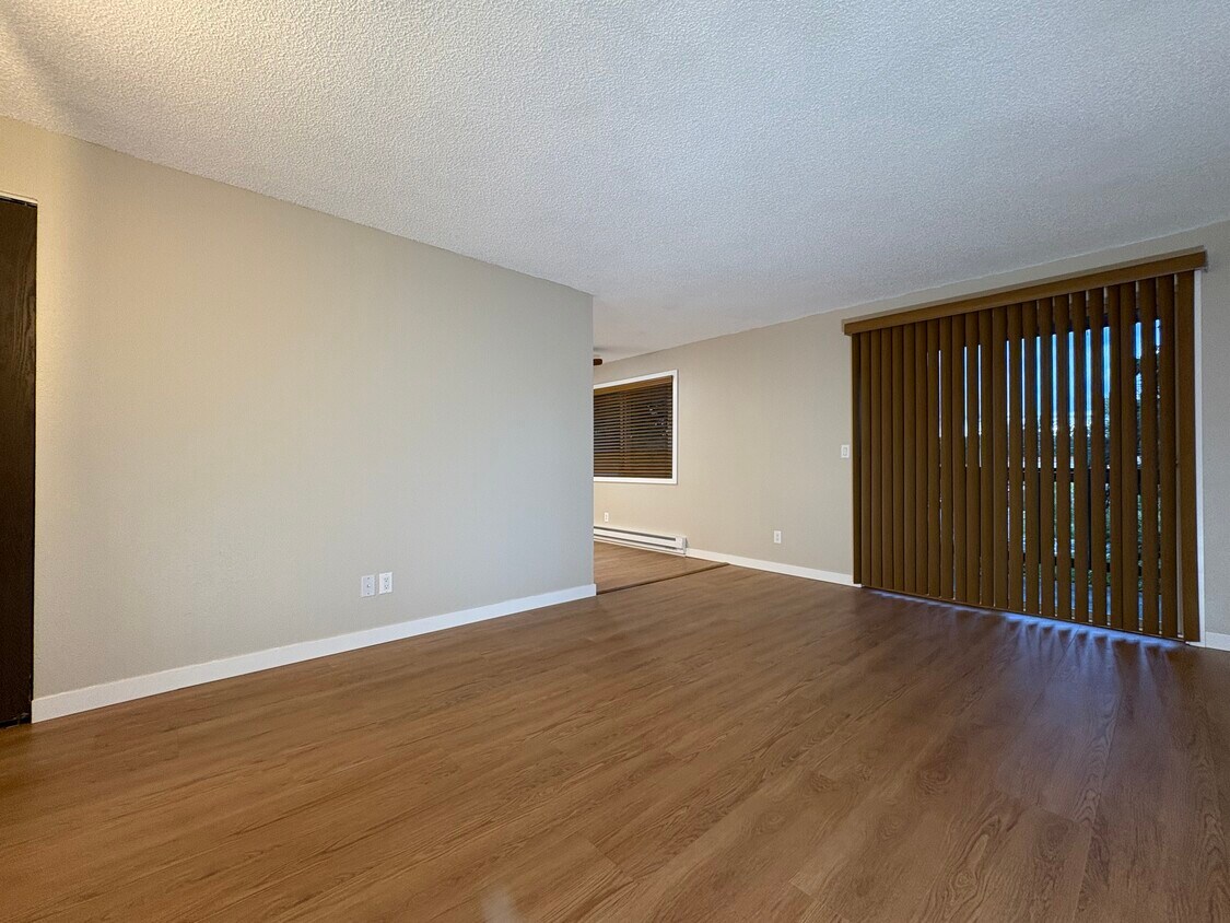 Viviendo 1 - 22819 15th Ave SE