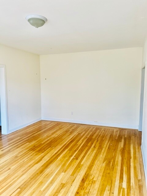 Foto del edificio - 119 Carpenter Ave