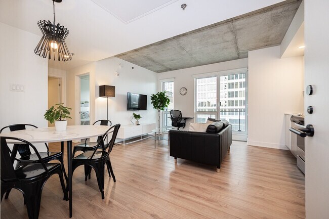 Building Photo - 1475 Rue St-Hubert